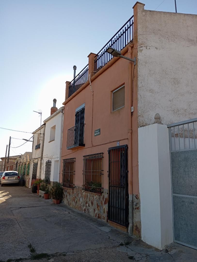 Single-family semi-detached for sale in Calle Berenjena, 11, Santa Cruz de la Zarza Exterior view of Single-family semi-detached for sale in Santa Cruz de la Zarza with Air Conditioner and Terrace