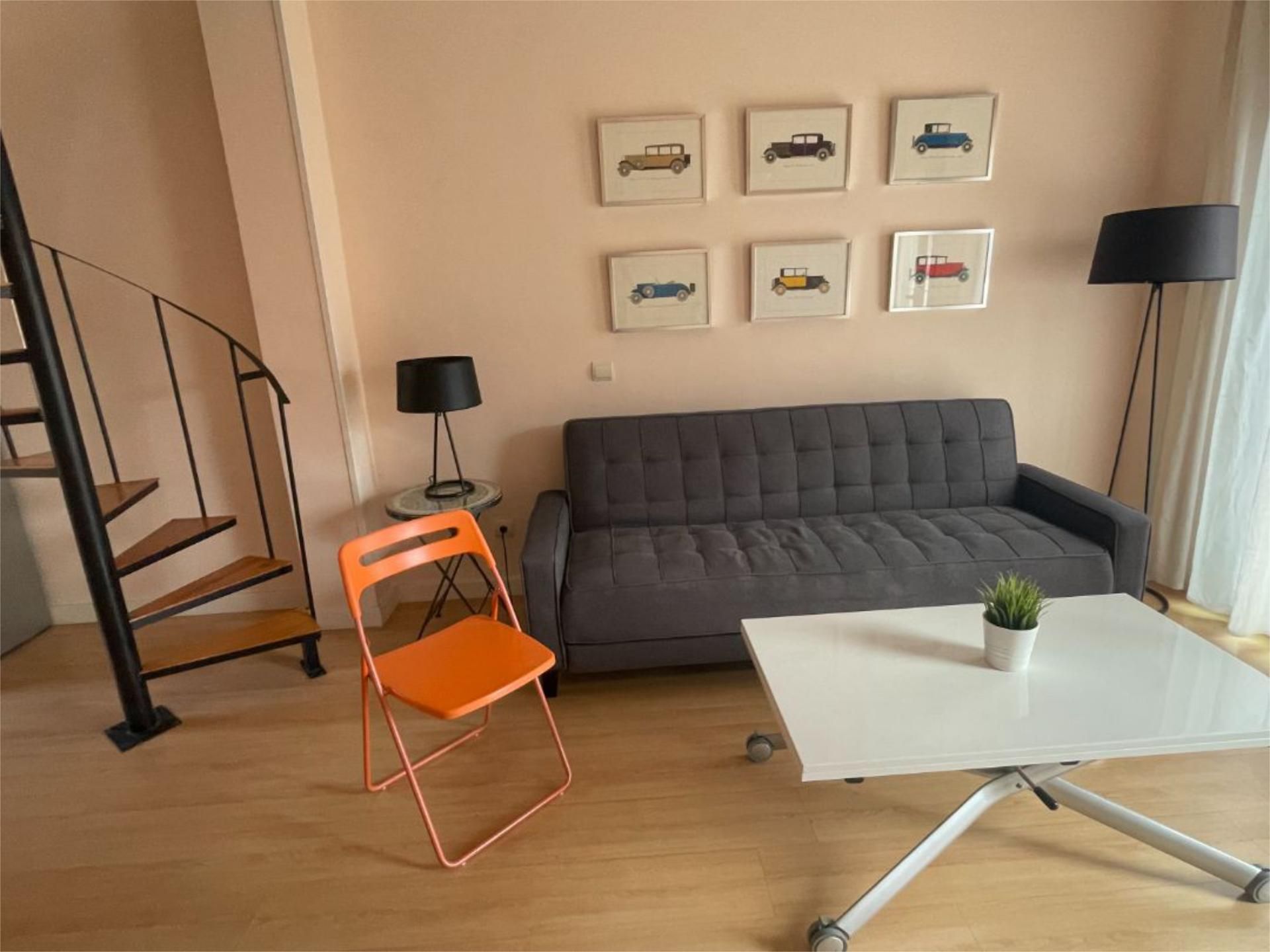 Living room of Flat to rent in  Madrid Capital  with Air Conditioner, Heating and Parquet flooring