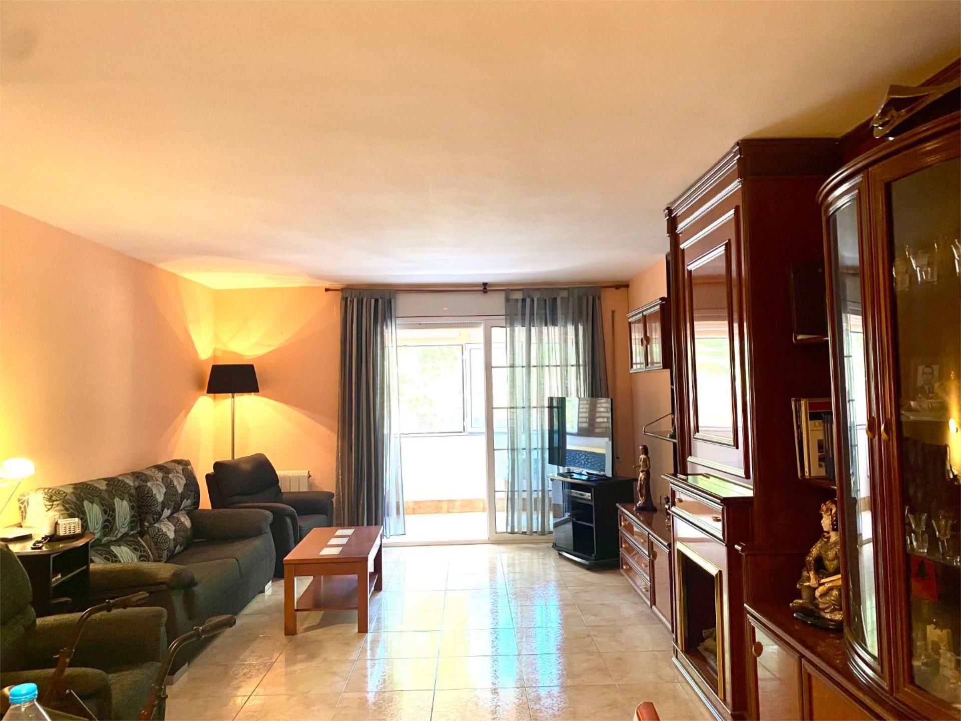Living room of Flat for sale in  Barcelona Capital  with Heating, Private garden and Parquet flooring