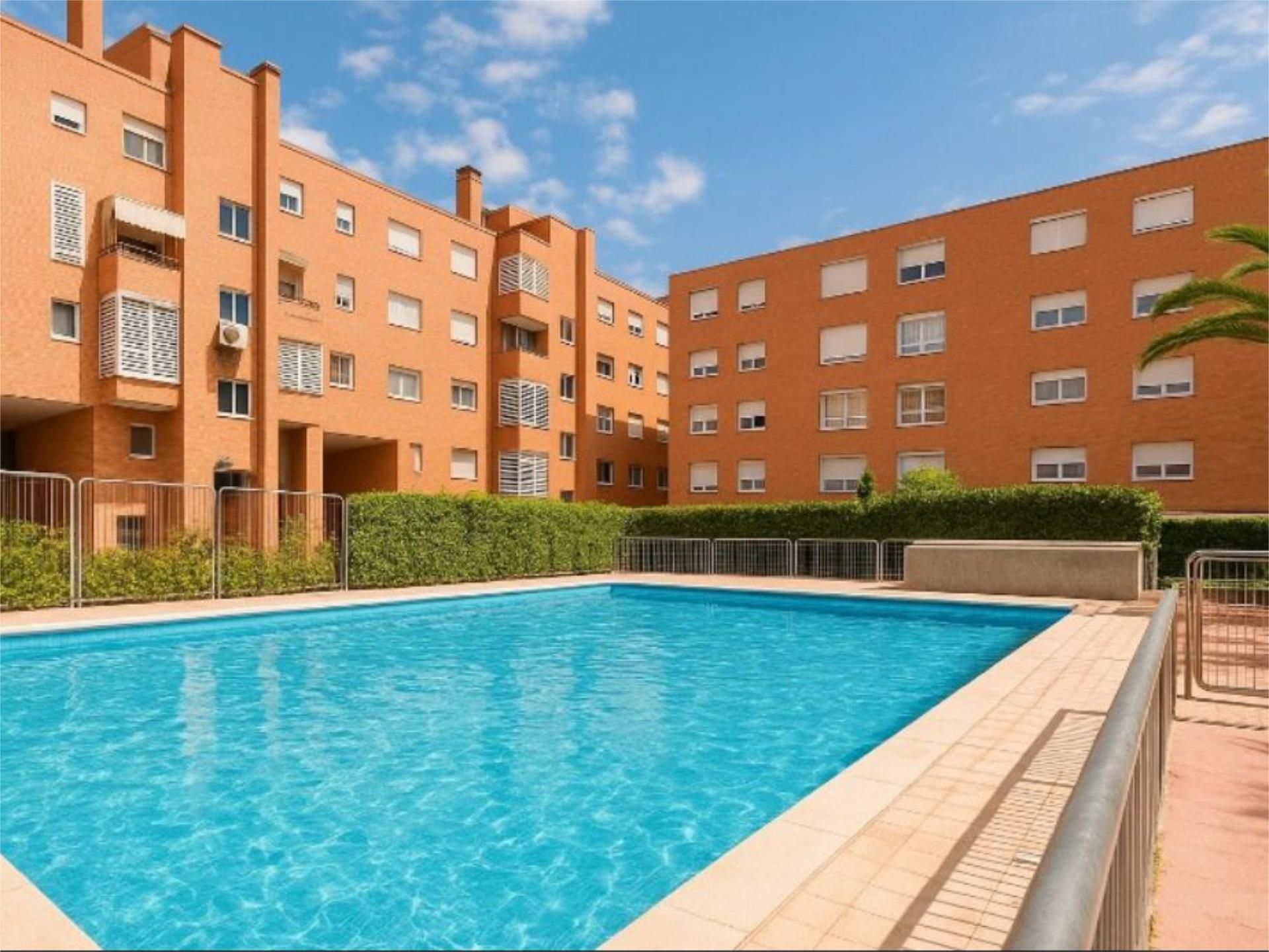 Swimming pool of Flat to rent in  Madrid Capital  with Air Conditioner, Heating and Parquet flooring