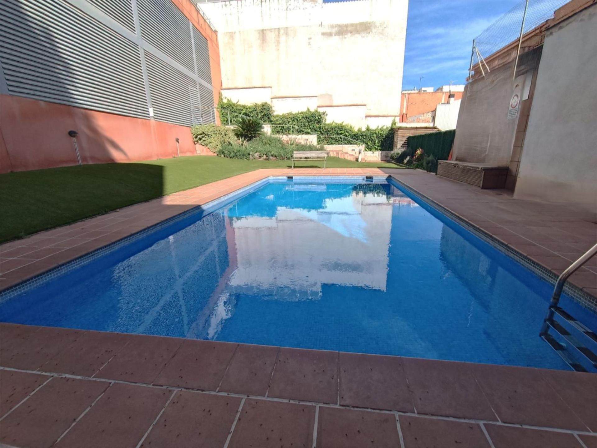 Piscina de Pis en venda en Vallirana amb Aire condicionat, Calefacció i Traster