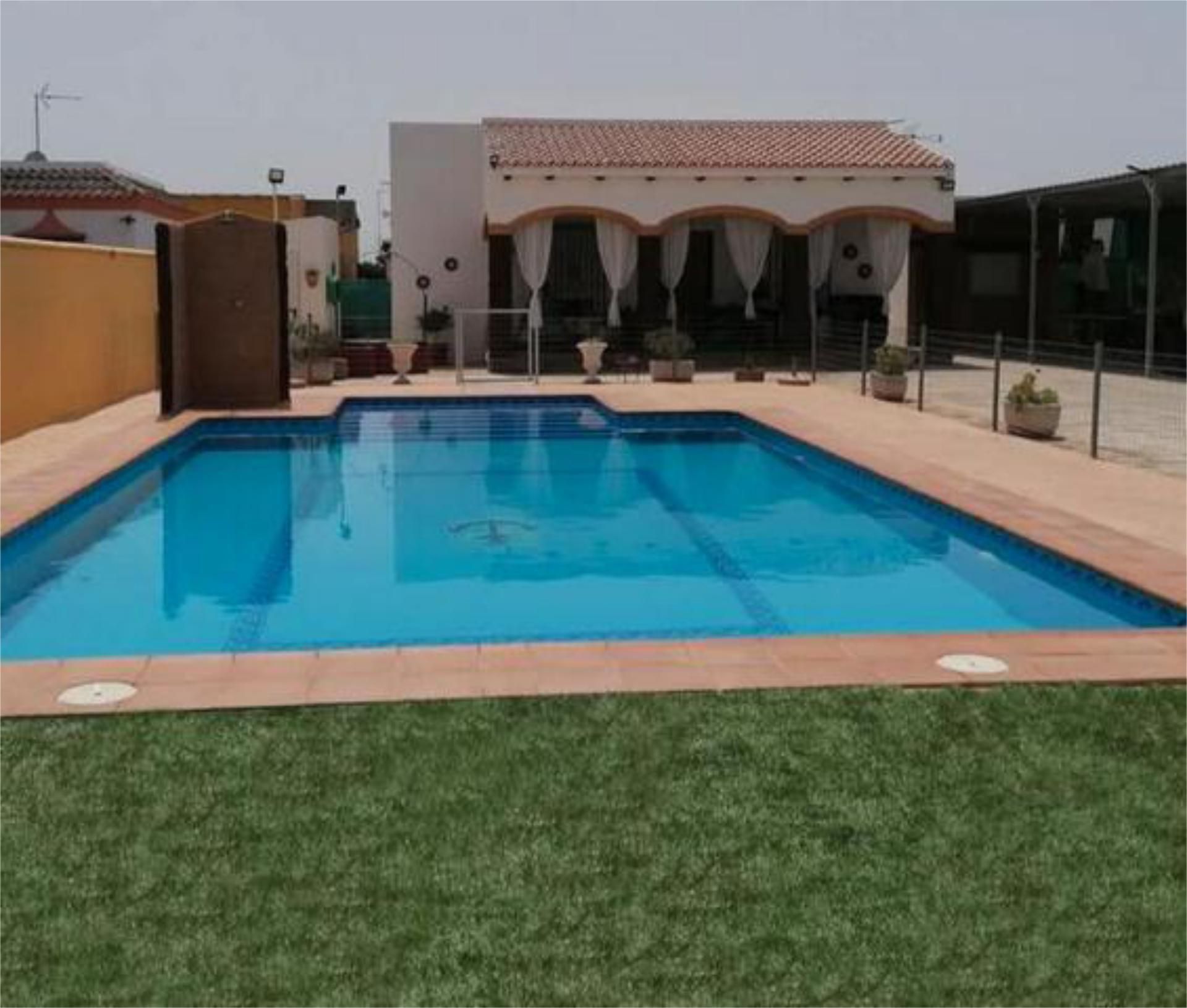 Piscina de Casa adosada en venta en  Sevilla Capital con Calefacción, Jardín privado y Terraza