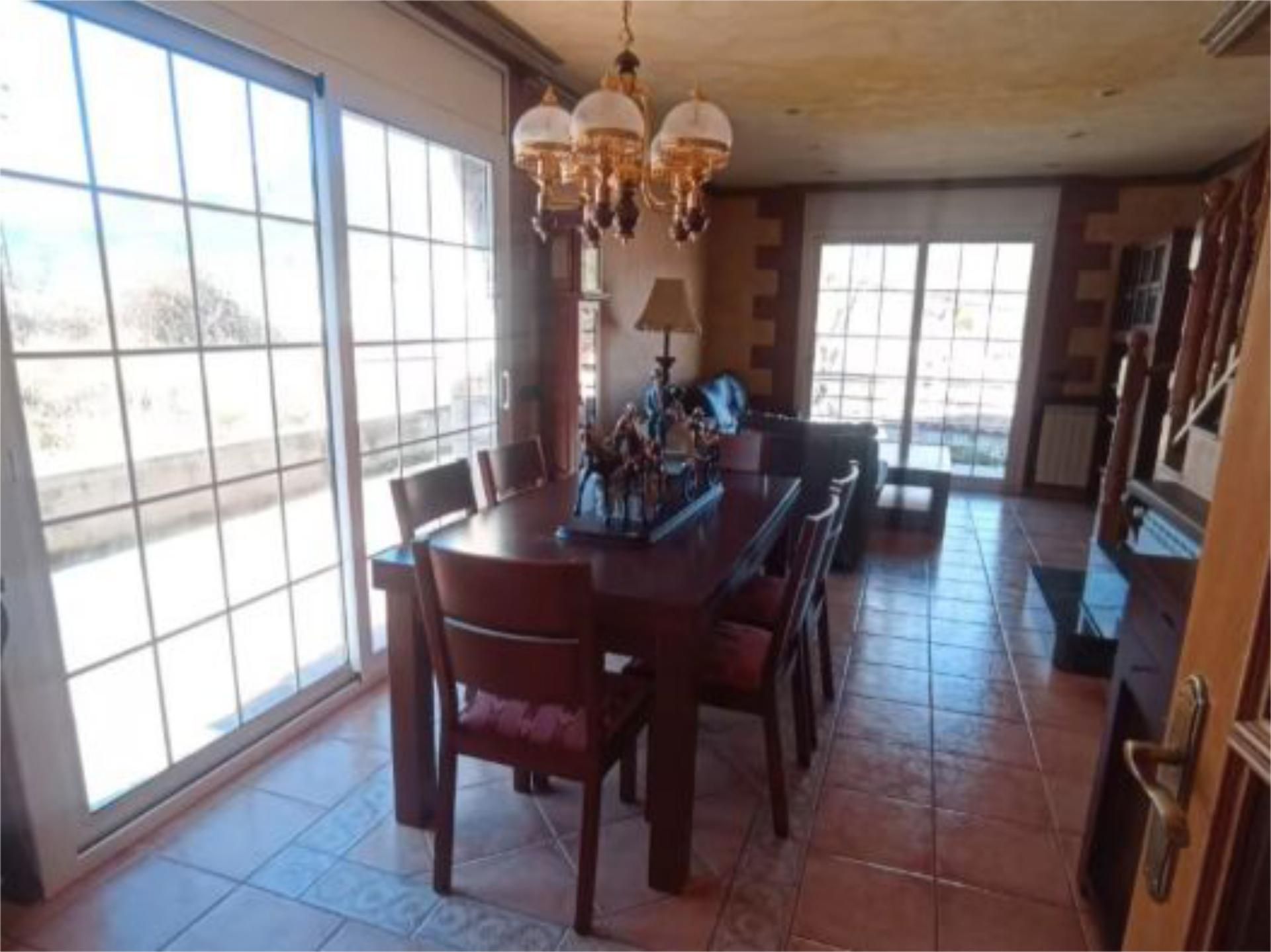 Comedor de Casa adosada en venta en Santa Coloma de Cervelló con Calefacción, Terraza y Trastero