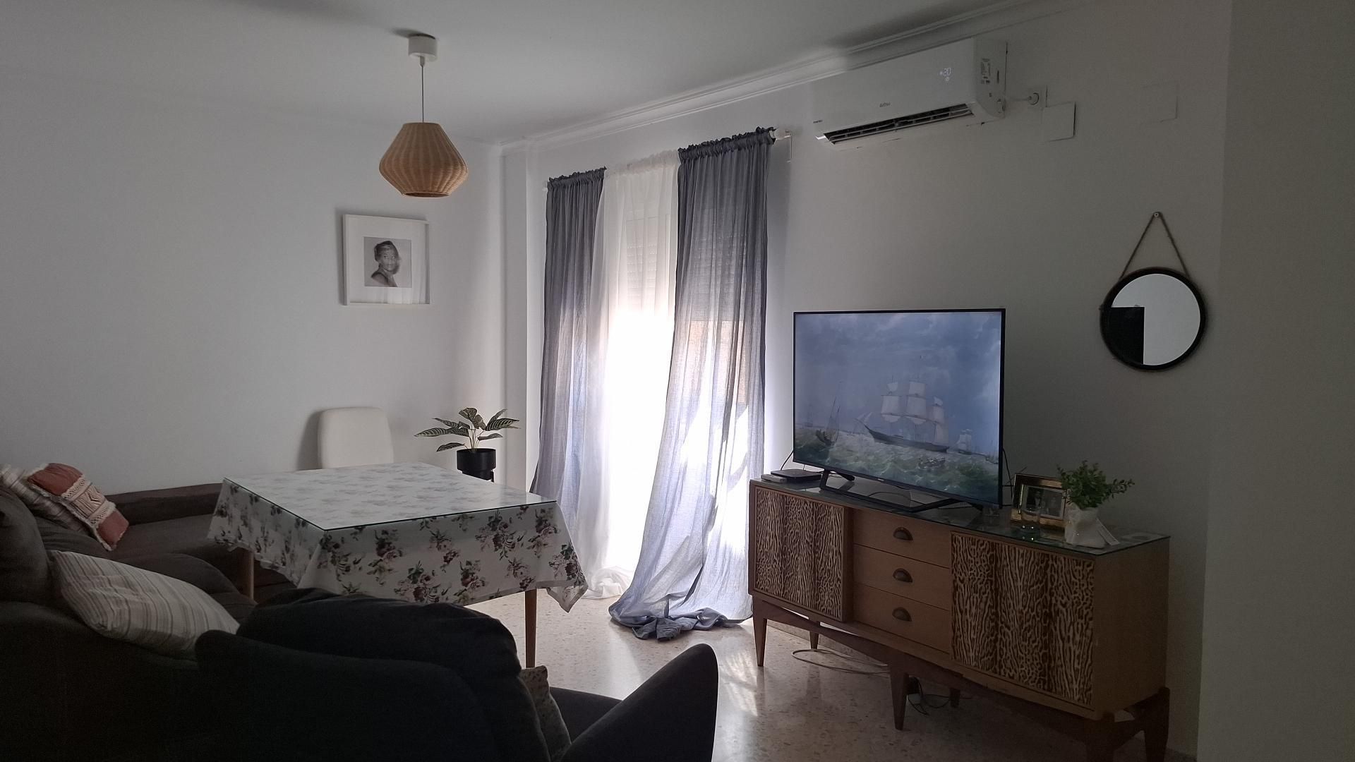 Sala d'estar de Pis en venda en Utrera amb Aire condicionat, Traster i Moblat