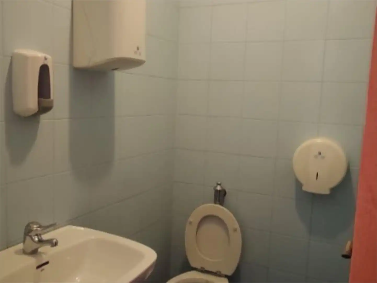 Industrial buildings for rent in Polígono los Palancares, 1, San Fernando - Carretera de Valencia Bathroom of Industrial buildings for rent in Cuenca with Air Conditioner, Heating and Parquet flooring