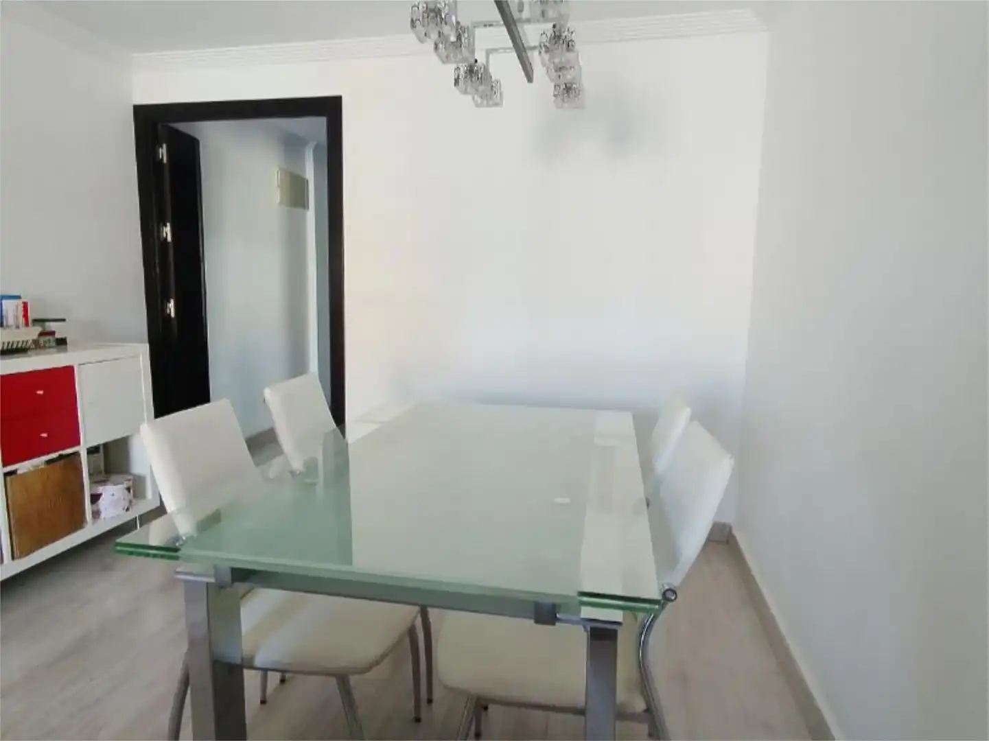 Piso en venta en Calle Clementinas, 17, Sta. Aurelia - Cantábrico - Atlàntico - La Romería Comedor de Piso en venta en Sevilla con Aire acondicionado, Terraza y Piscina