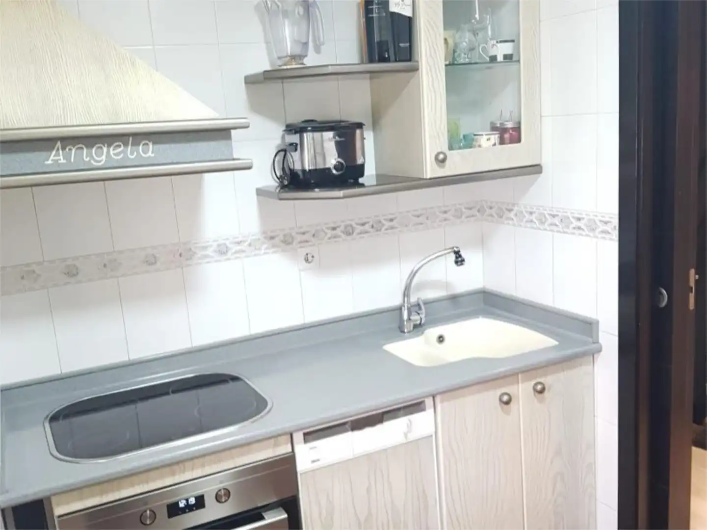 Piso en venta en Calle Clementinas, 17, Sta. Aurelia - Cantábrico - Atlàntico - La Romería Cocina de Piso en venta en Sevilla con Aire acondicionado, Terraza y Piscina
