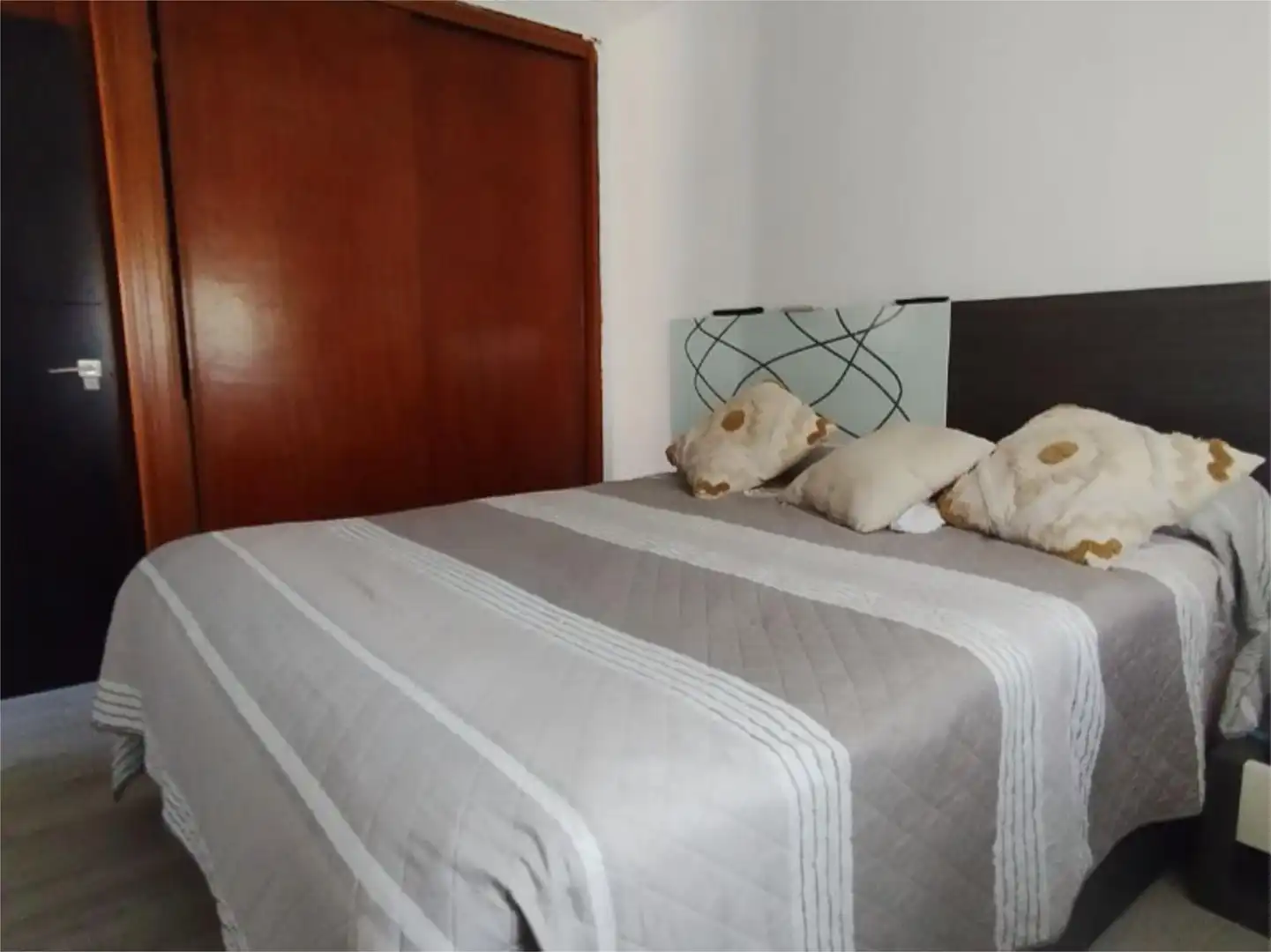 Piso en venta en Calle Clementinas, 17, Sta. Aurelia - Cantábrico - Atlàntico - La Romería Habitación de Piso en venta en Sevilla con Aire acondicionado, Terraza y Piscina