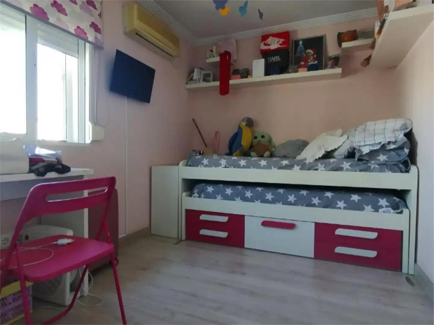 Piso en venta en Calle Clementinas, 17, Sta. Aurelia - Cantábrico - Atlàntico - La Romería Habitación de Piso en venta en Sevilla con Aire acondicionado, Terraza y Piscina