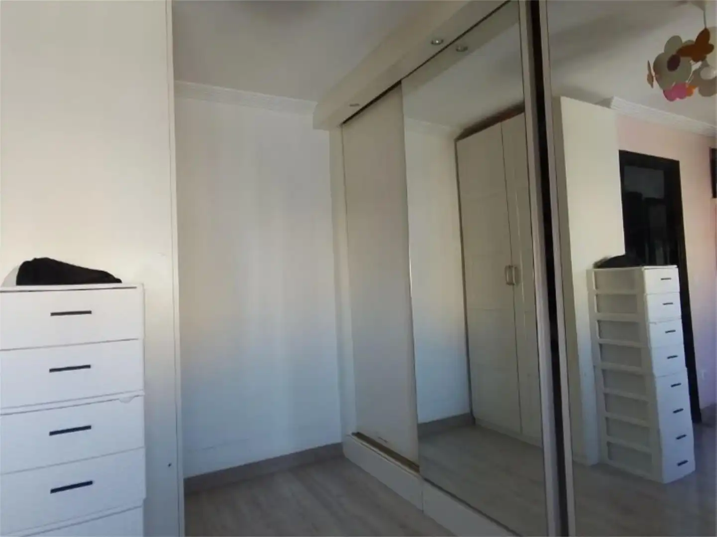 Piso en venta en Calle Clementinas, 17, Sta. Aurelia - Cantábrico - Atlàntico - La Romería Habitación de Piso en venta en Sevilla con Aire acondicionado, Terraza y Piscina