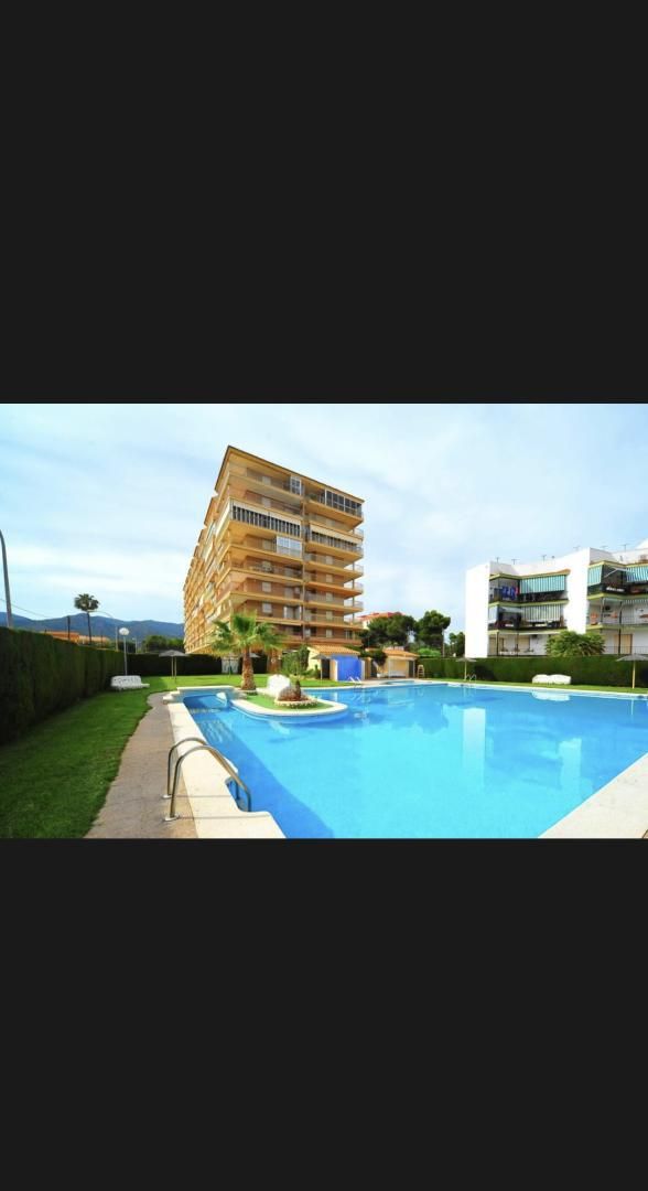 Vista exterior de Apartament en venda en Benicasim / Benicàssim amb Aire condicionat, Terrassa i Piscina