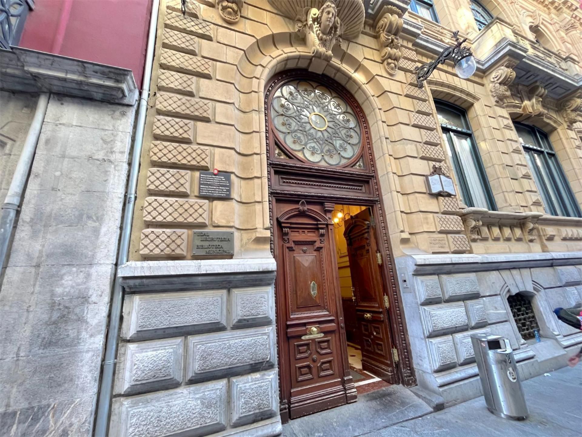 Flat for sale in Calle Bidebarrieta Kalea, 6, Casco Viejo Exterior view of Flat for sale in Bilbao with Terrace and Balcony