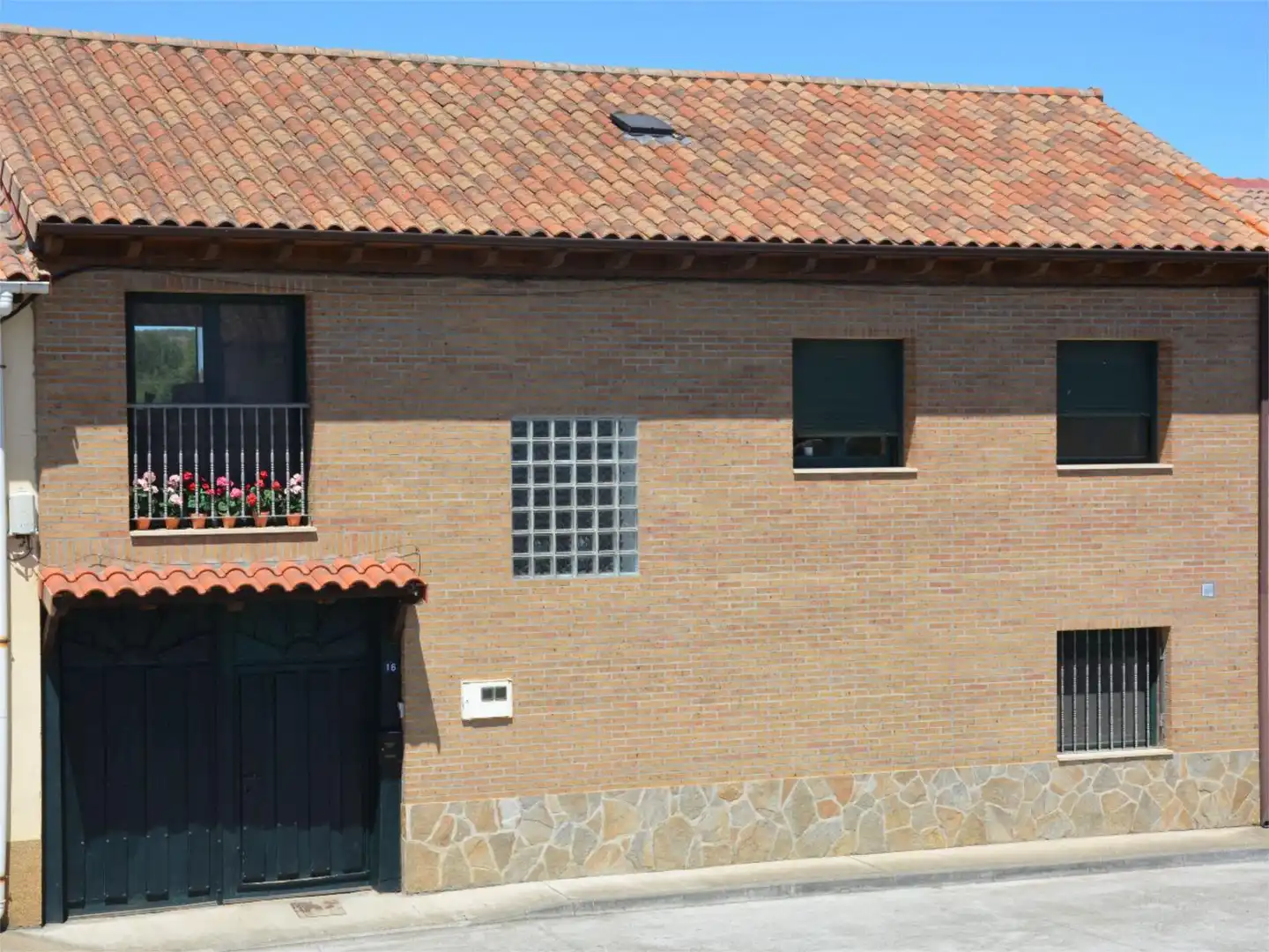 Casa o xalet en venda a Calle Carretera, 16, Valdepolo Vista exterior de Casa o xalet en venda en Valdepolo amb Balcó