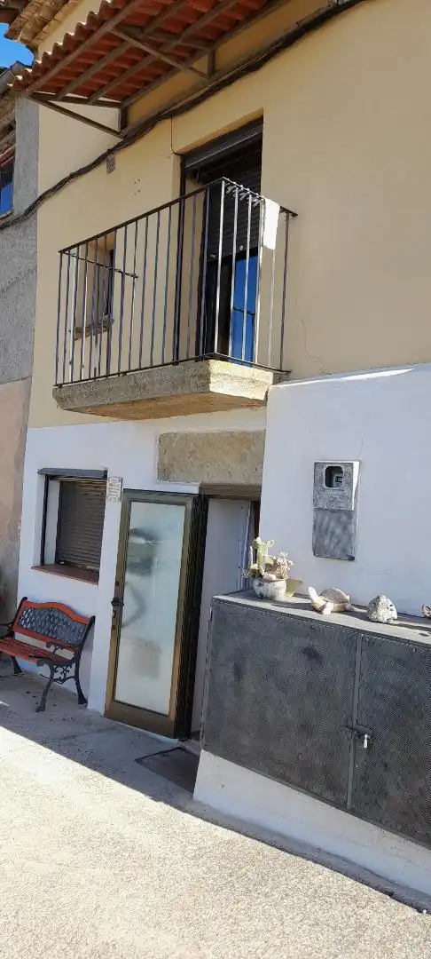 Einfamilien-Reihenhaus zum Verkauf in Carrer Baix, 23, Artesa de Segre Außenansicht von Einfamilien-Reihenhaus zum Verkauf in Artesa de Segre mit Terrasse und Balkon