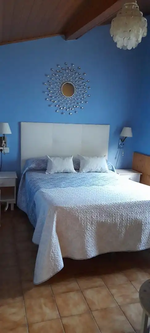 Einfamilien-Reihenhaus zum Verkauf in Carrer Baix, 23, Artesa de Segre Schlafzimmer von Einfamilien-Reihenhaus zum Verkauf in Artesa de Segre mit Terrasse und Balkon