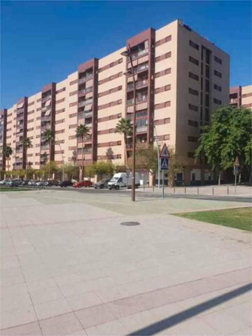 Exterior view of Garage to rent in Dos Hermanas