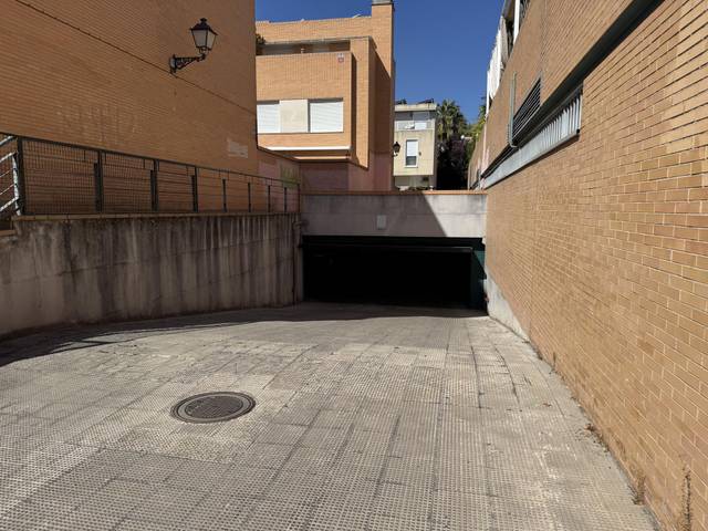 Garaje en Alquiler en Calle de Pisueña, 17 en Palomas
