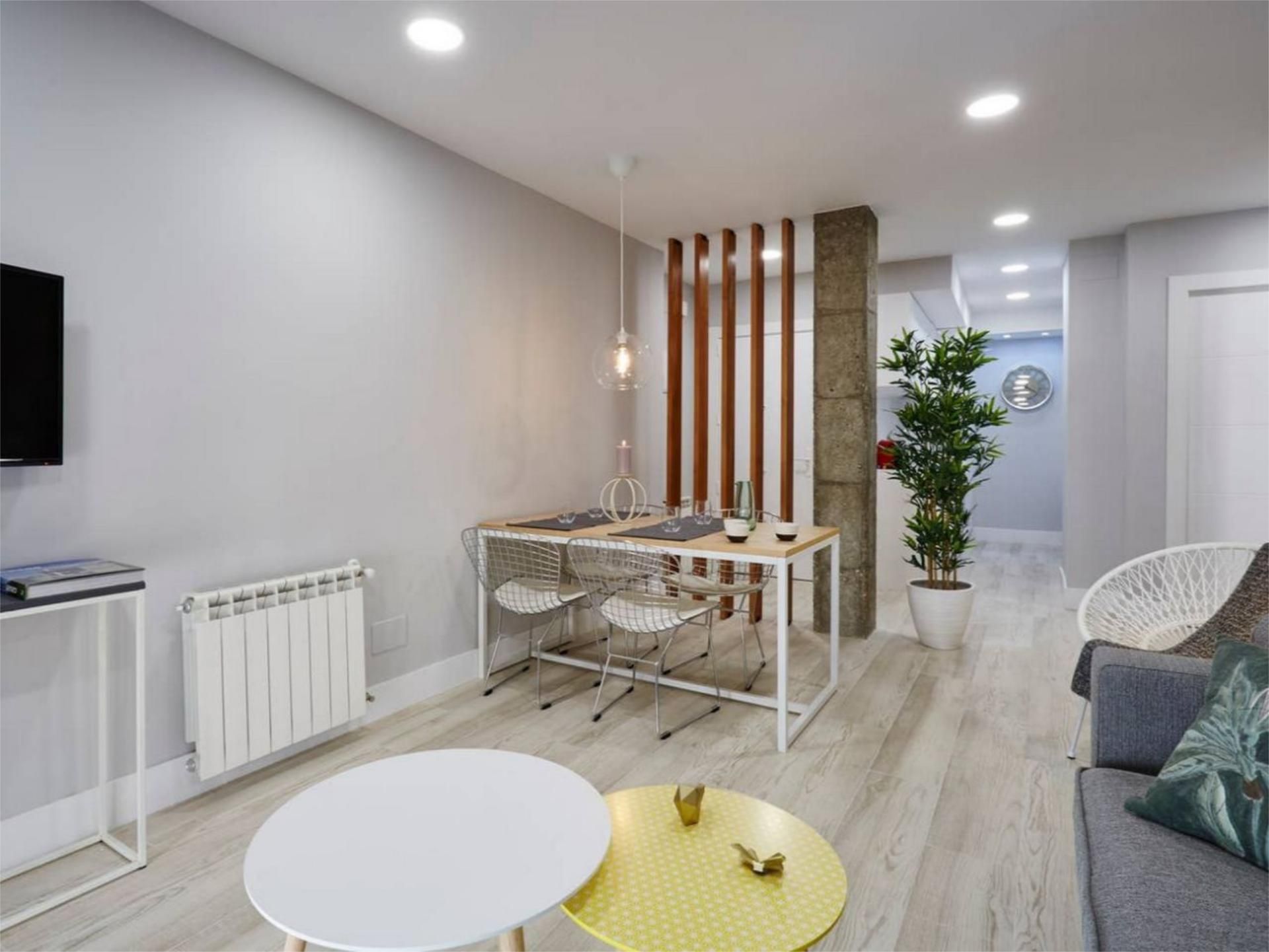 Dining room of Flat to rent in  Madrid Capital  with Air Conditioner, Heating and Parquet flooring
