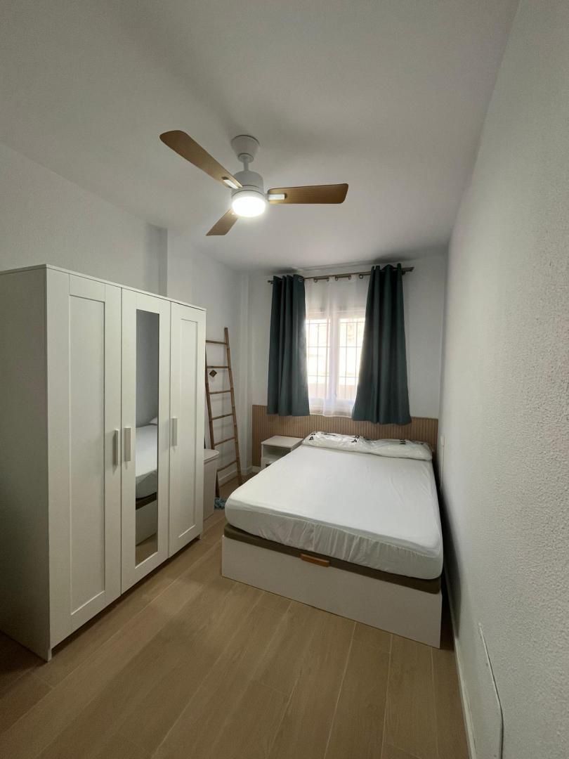 Flat to share in Carrer de Costa i Llobera, 9, Marquès de Fontsanta Bedroom of Flat to share in  Palma de Mallorca  with Furnished