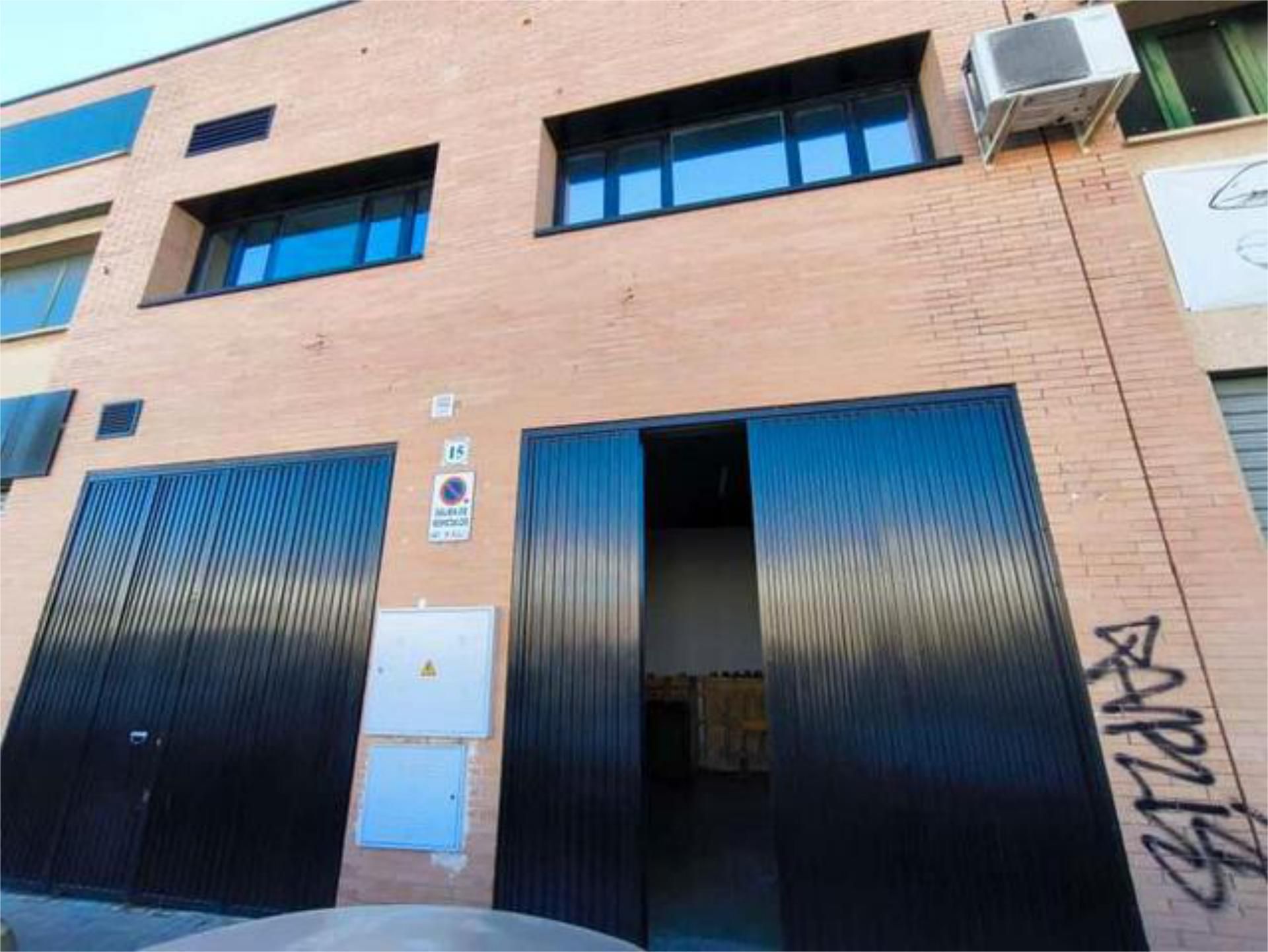 Vista exterior de Nau industrial de lloguer en  Sevilla Capital