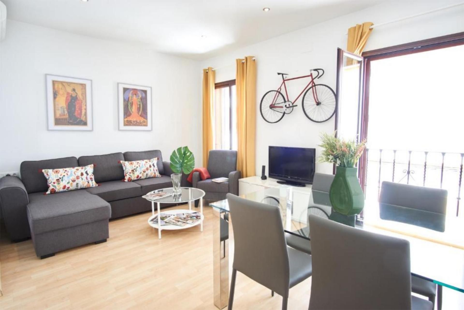 Living room of Flat for sale in  Sevilla Capital  with Air Conditioner, Parquet flooring and Terrace