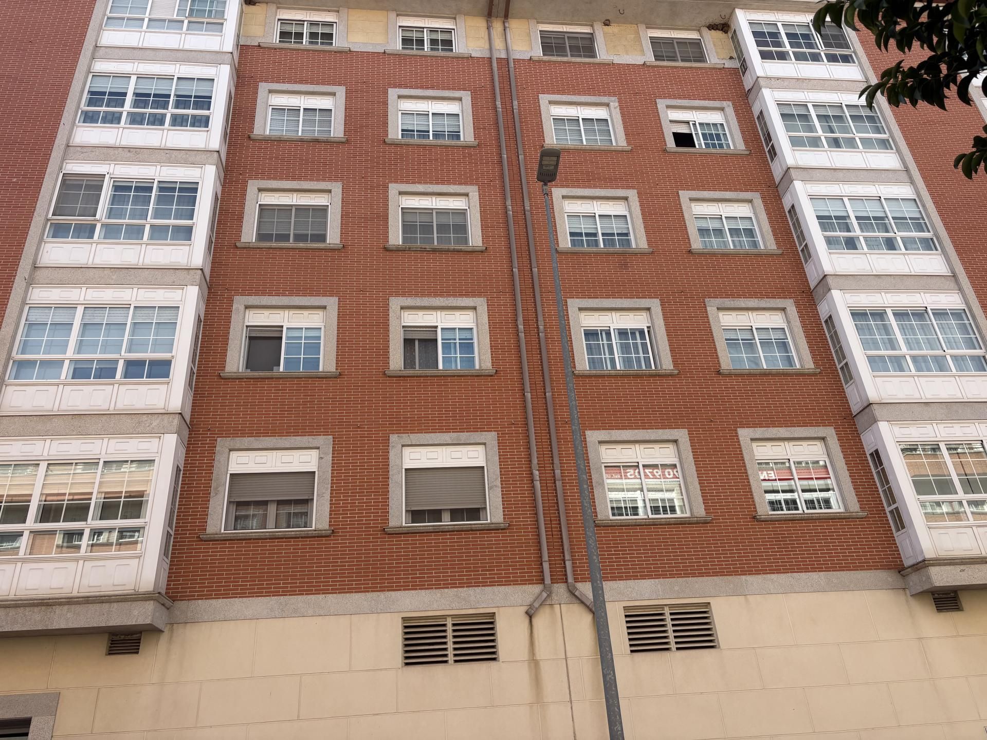 Vista exterior de Pis per a compartir en Laguna de Duero amb Calefacció, Parquet i Moblat