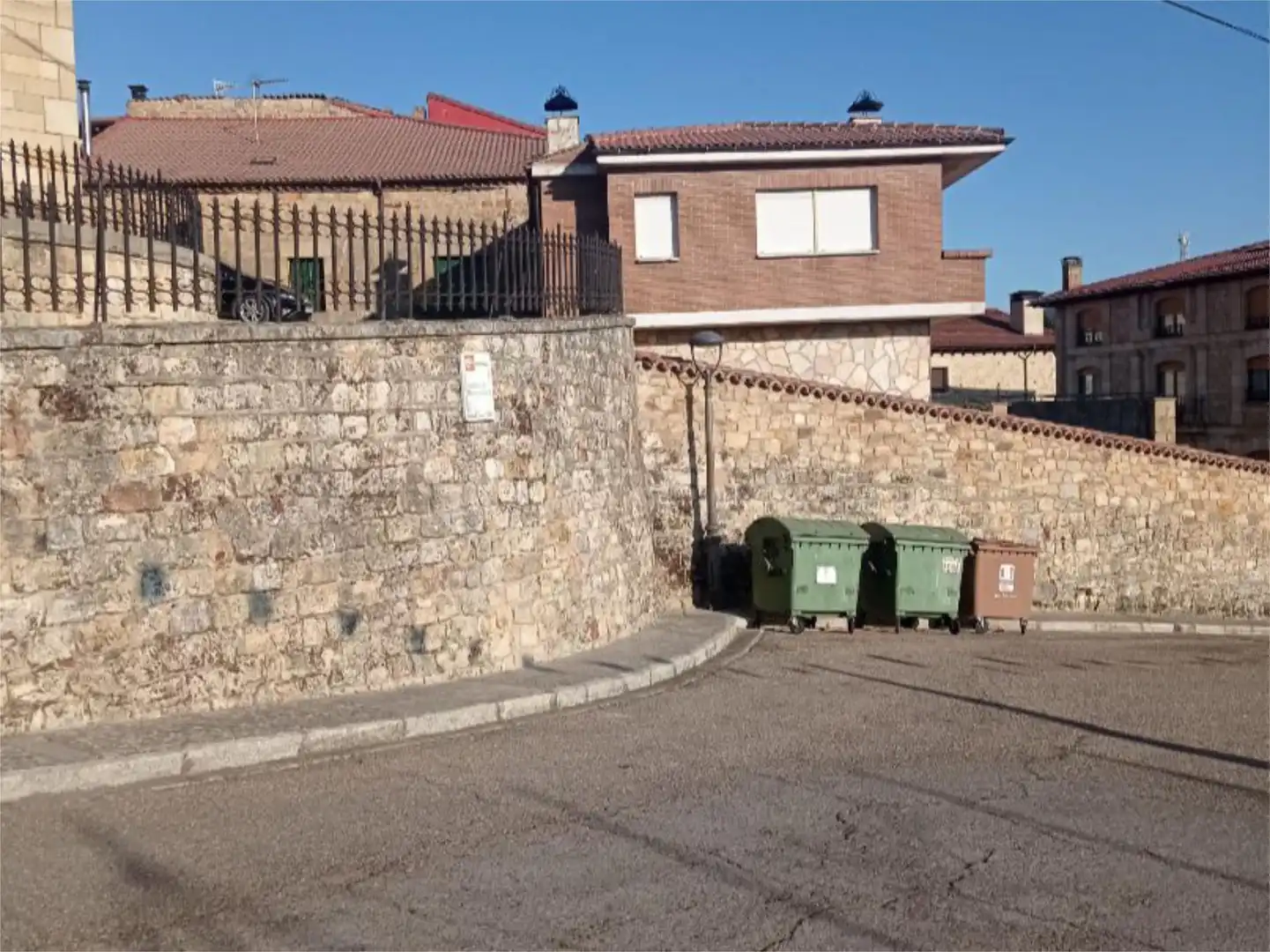 Casa adosada en venda a Plaza de España, 9, Regumiel de la Sierra Aparcament de Casa adosada en venda en Regumiel de la Sierra amb Terrassa