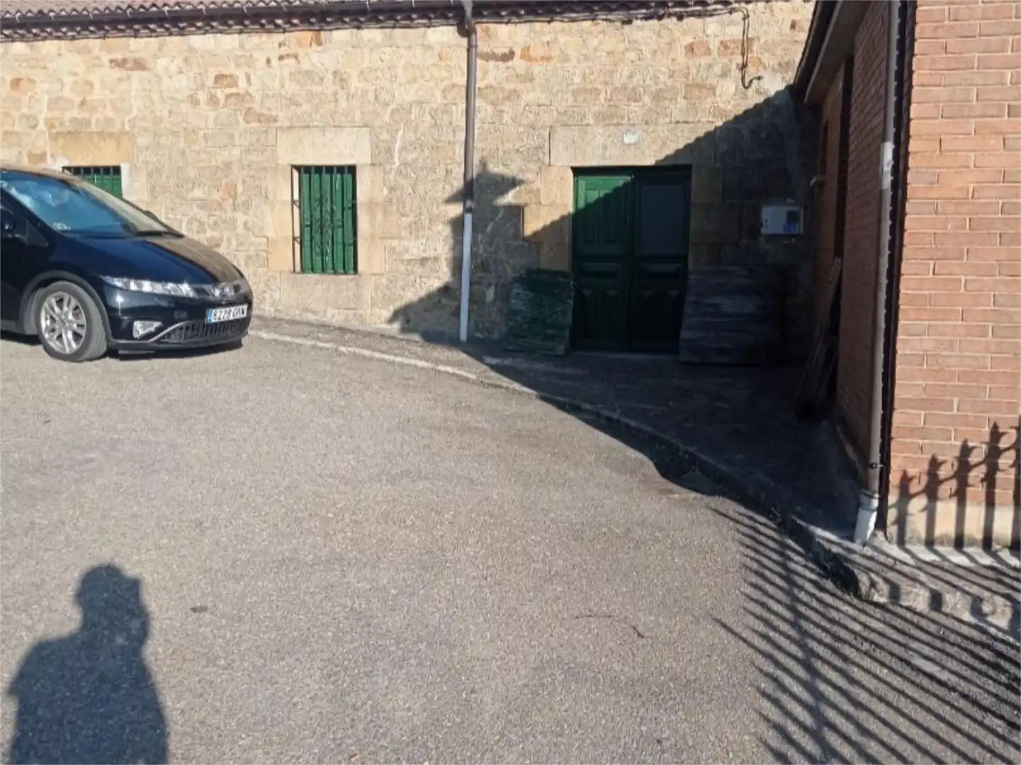 Casa adosada en venda a Plaza de España, 9, Regumiel de la Sierra Aparcament de Casa adosada en venda en Regumiel de la Sierra amb Terrassa