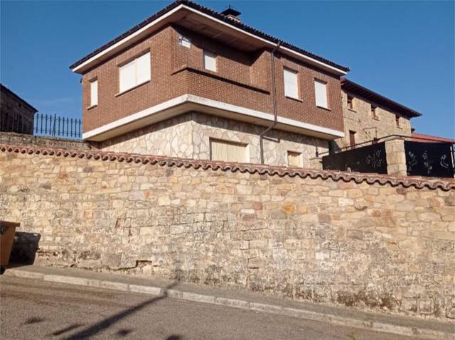 Casa adosada en Venta en Plaza de España, 9 en Regumiel de la Sierra