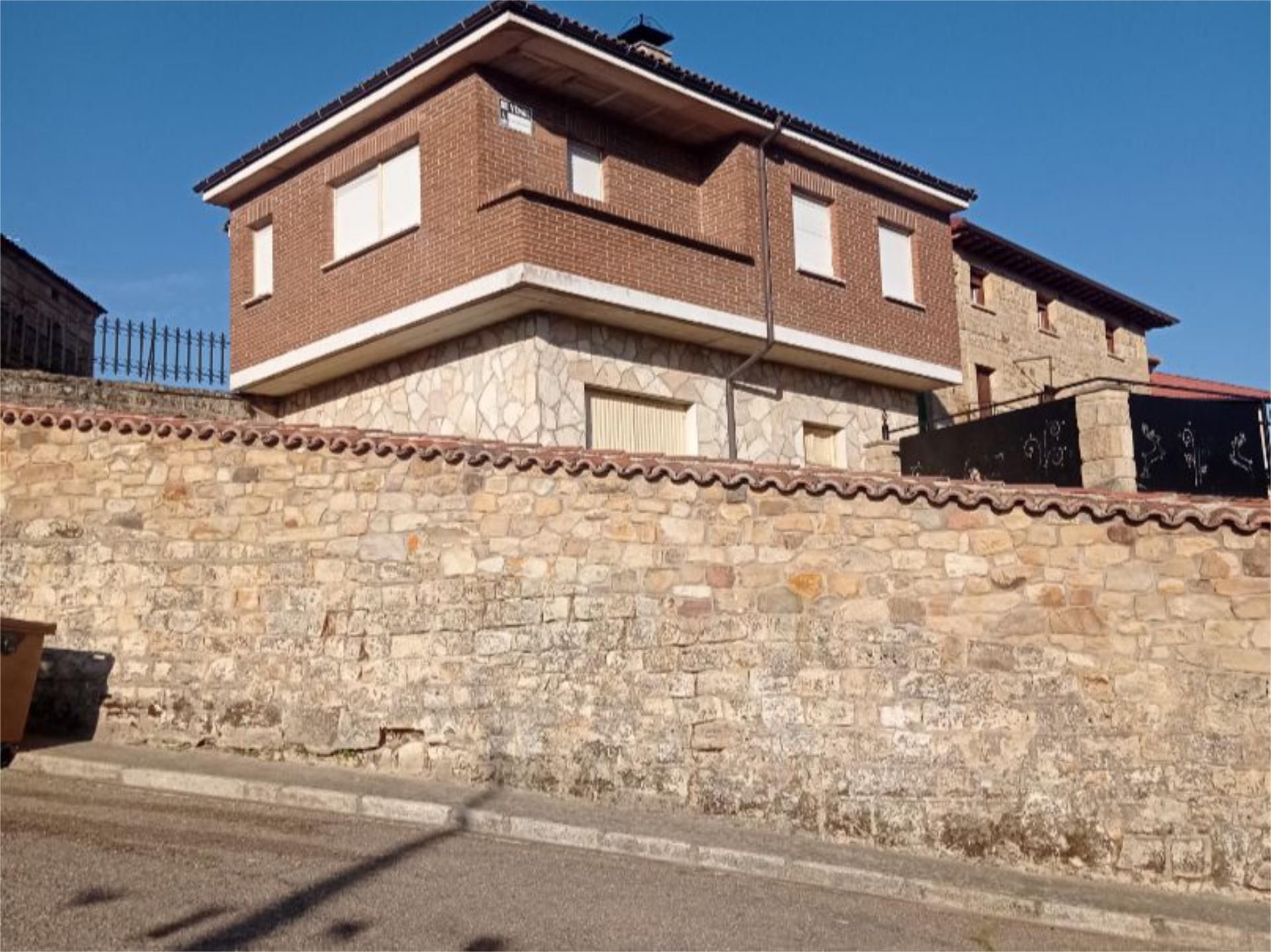 Exterior view of Single-family semi-detached for sale in Regumiel de la Sierra  with Private garden, Parquet flooring and Terrace