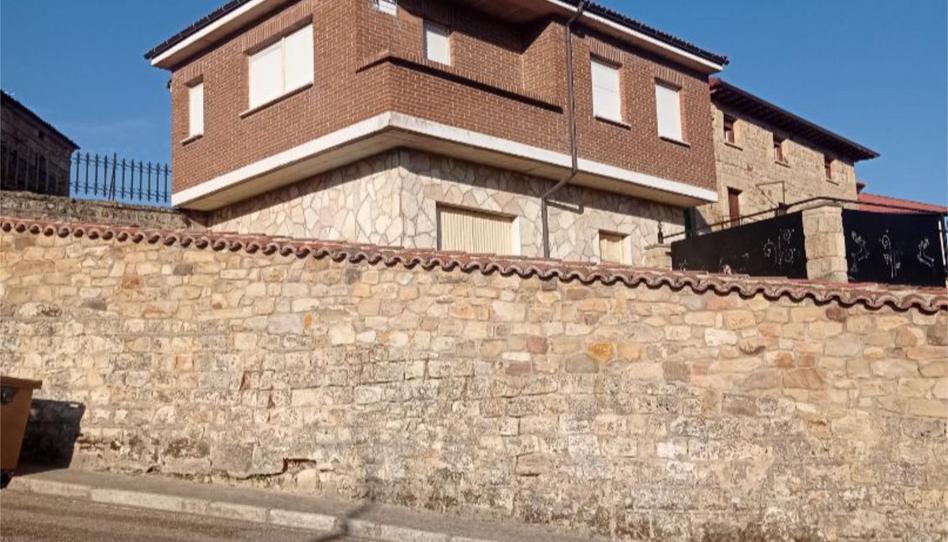 Casa adosada en venda a Plaza de España, 9, Regumiel de la Sierra, Burgos - imatge 1 Foto 1 de Casa adosada en venda a Plaza de España, 9, Regumiel de la Sierra, Burgos