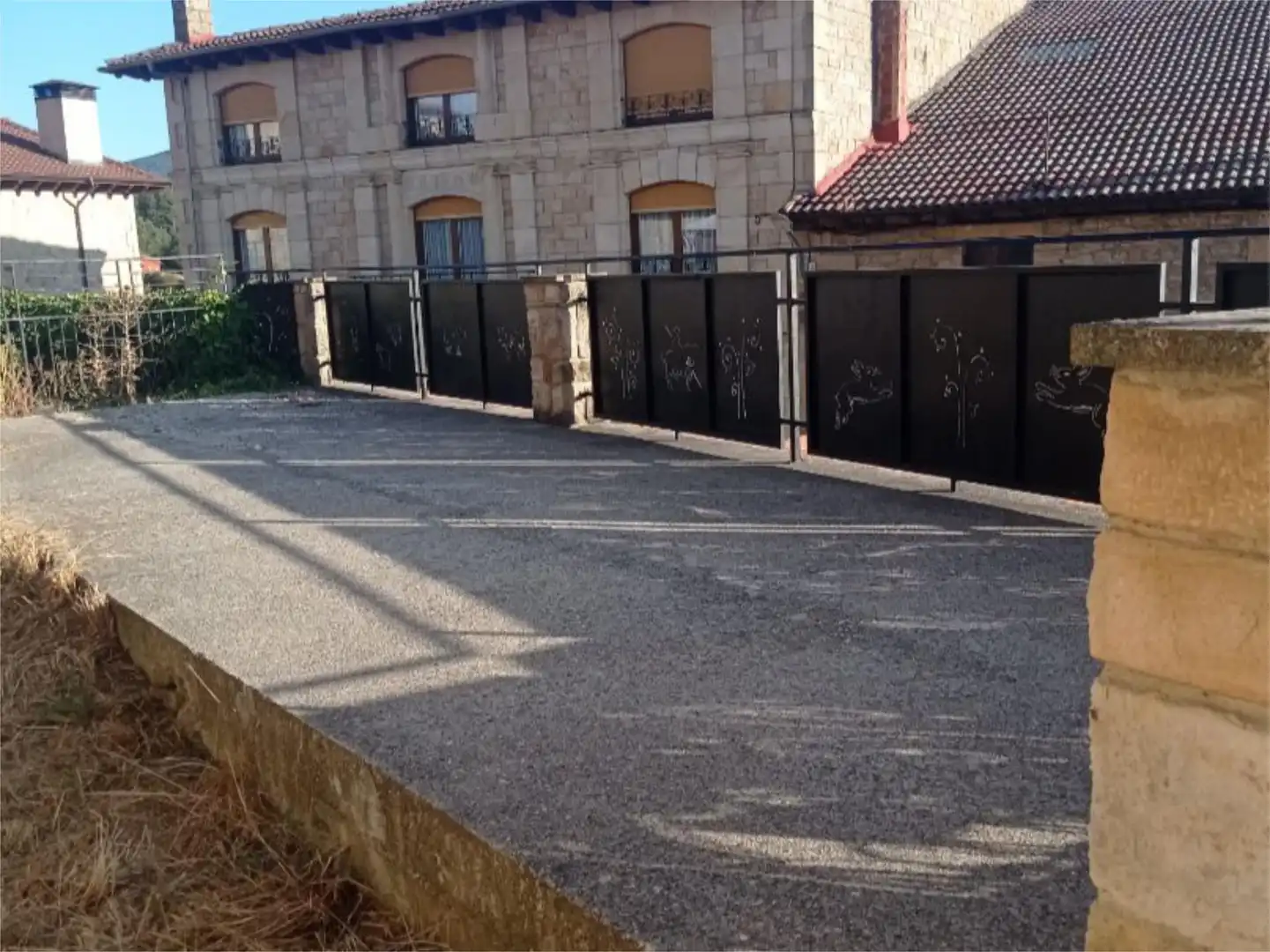 Casa adosada en venda a Plaza de España, 9, Regumiel de la Sierra Vista exterior de Casa adosada en venda en Regumiel de la Sierra amb Terrassa