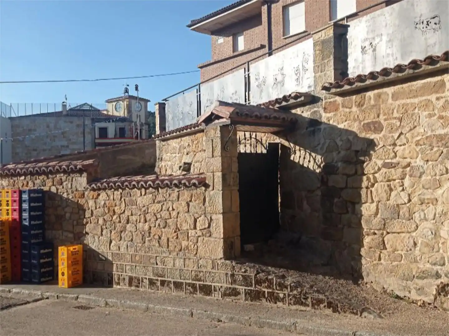 Casa adosada en venda a Plaza de España, 9, Regumiel de la Sierra Vista exterior de Casa adosada en venda en Regumiel de la Sierra amb Terrassa