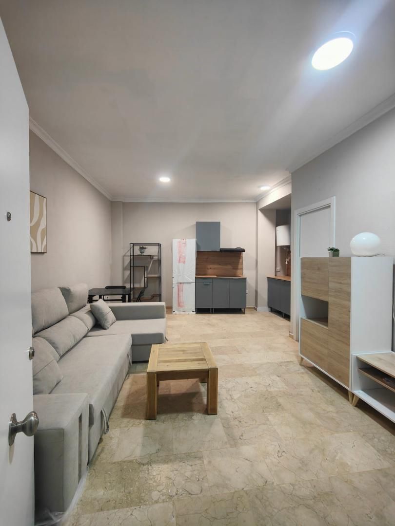 Flat to rent in Calle Teniente Miranda, Casco Antiguo
