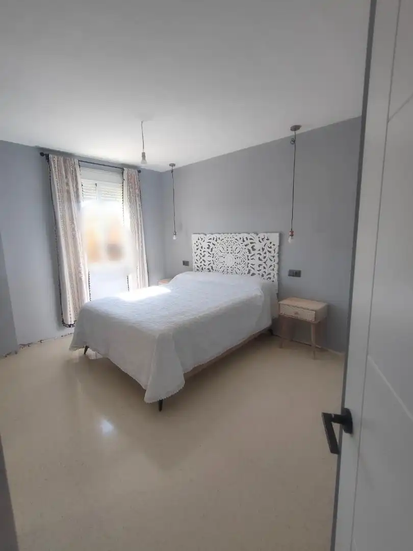 Casa adosada en venda a Calle Sup, 27, Oromana Dormitori de Casa adosada en venda en Alcalá de Guadaira amb Aire condicionat, Traster i Moblat