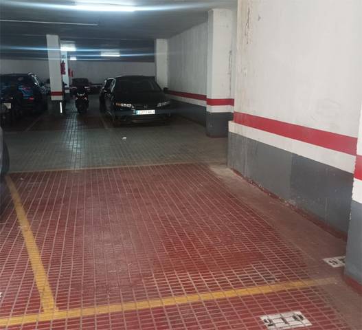 Garaje en Venta en Avinguda d'Isabel la Catòlica, 33 en Can Serra