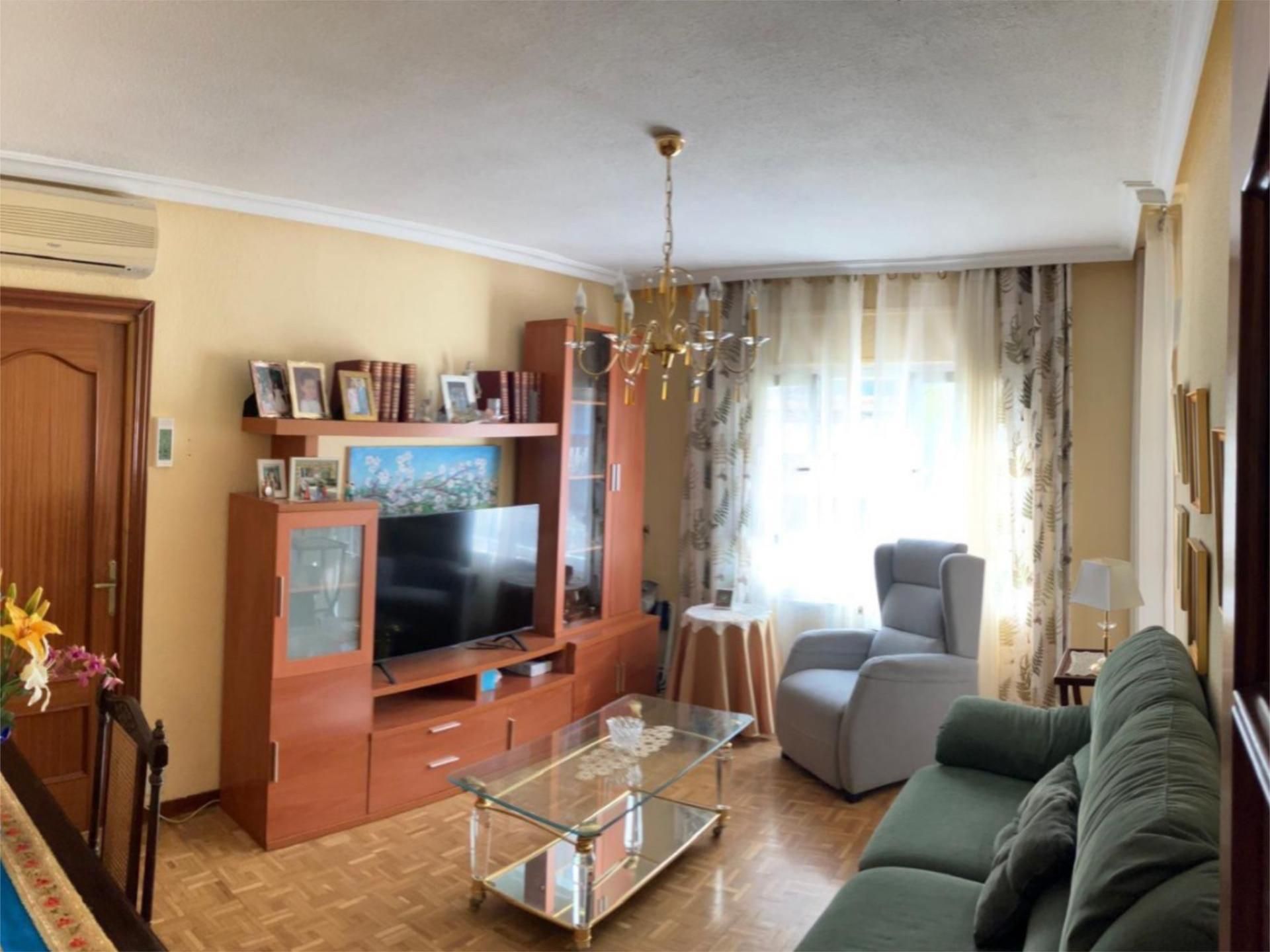 Sala d'estar de Pis en venda en  Madrid Capital amb Aire condicionat, Terrassa i Balcó