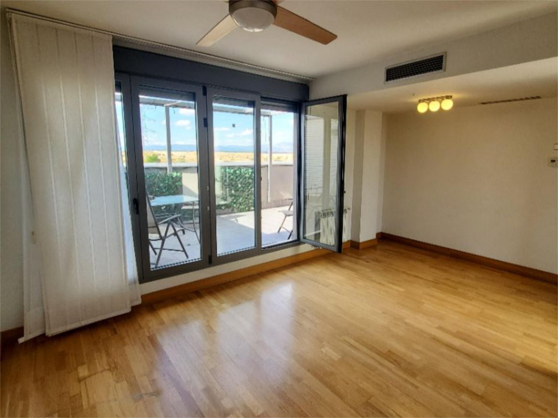 Living room of Attic to rent in San Sebastián de los Reyes  with Heating, Parquet flooring and Terrace