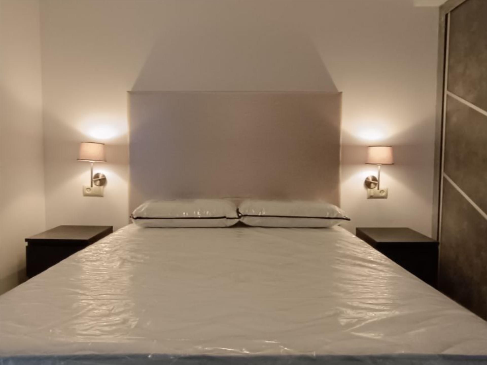 Bedroom of Flat to rent in Algeciras  with Air Conditioner, Heating and Furnished