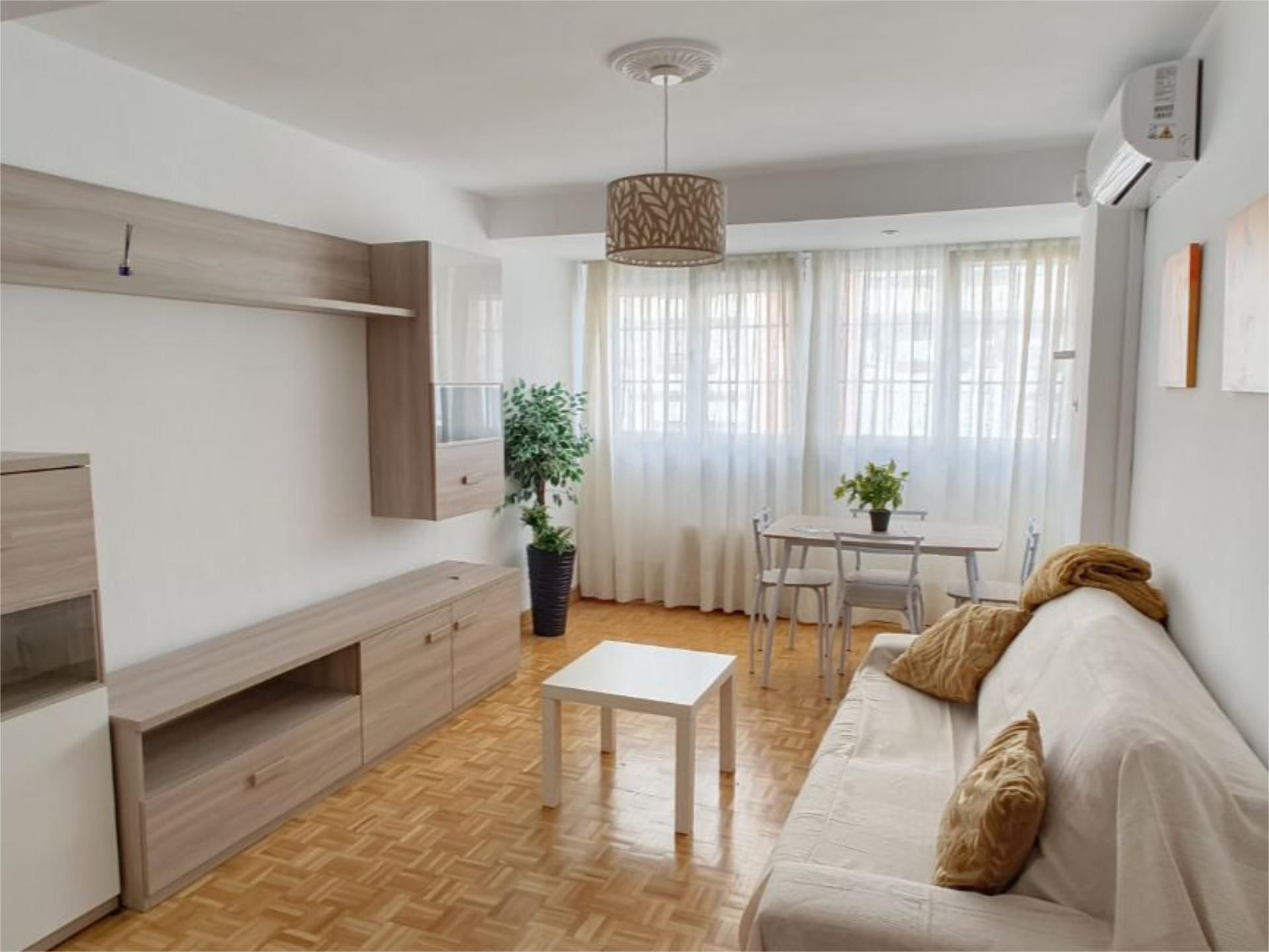 Sala d'estar de Pis de lloguer en  Madrid Capital amb Aire condicionat, Calefacció i Parquet