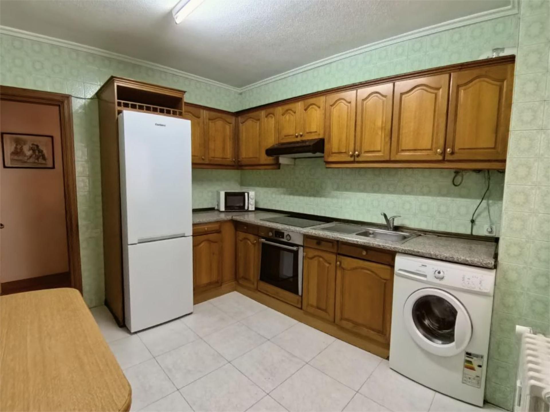 Cuina de Pis en venda en Barañáin / Barañain amb Calefacció, Parquet i Terrassa