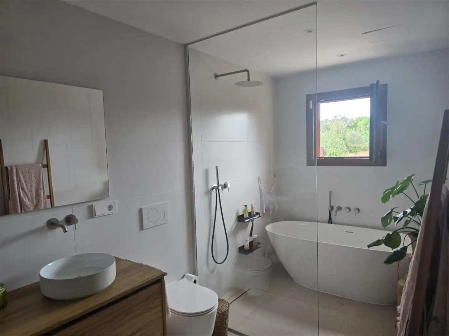 Houses for sale in Es Garrovers Bathroom of Houses for sale in Marratxí with Air Conditioner, Terrace and Swimming Pool