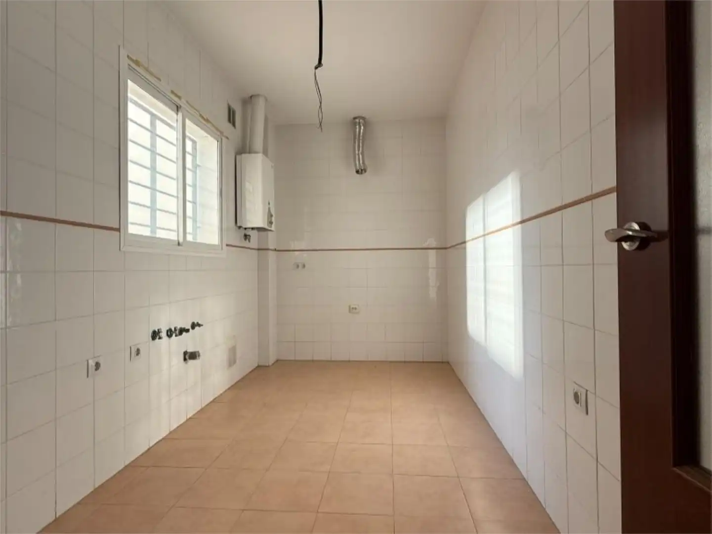 Wohnung zum Verkauf in Calle Larga, 142, La Puebla del Río Küche von Wohnung zum Verkauf in La Puebla del Río mit Abstellraum