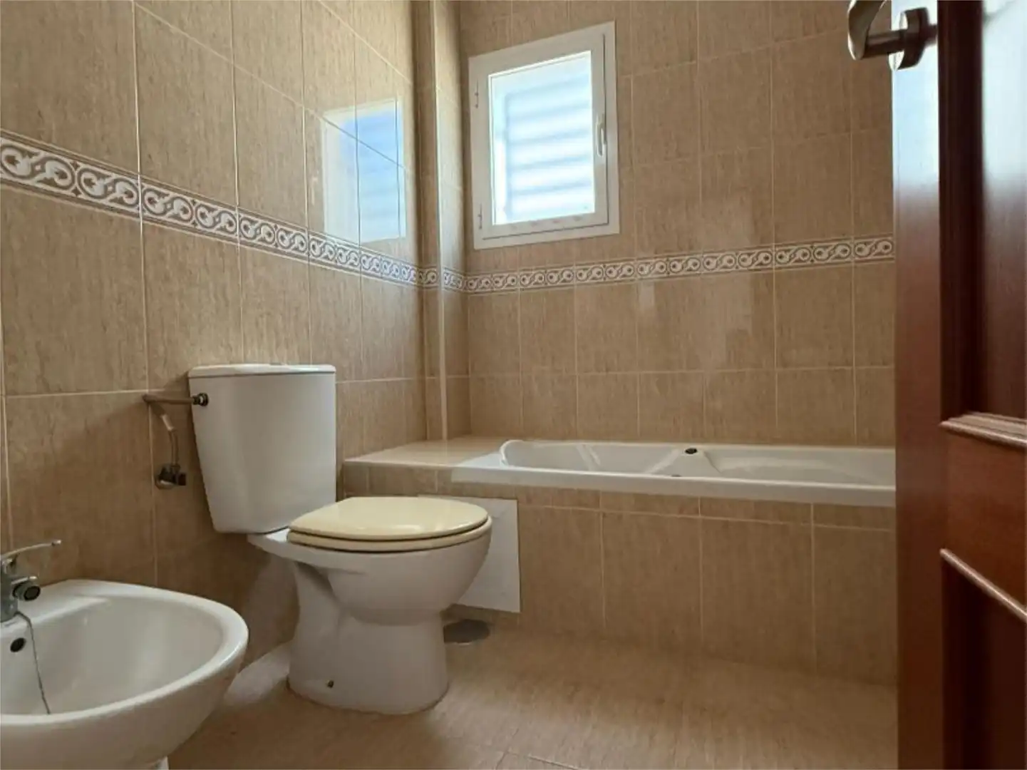 Wohnung zum Verkauf in Calle Larga, 142, La Puebla del Río Badezimmer von Wohnung zum Verkauf in La Puebla del Río mit Abstellraum