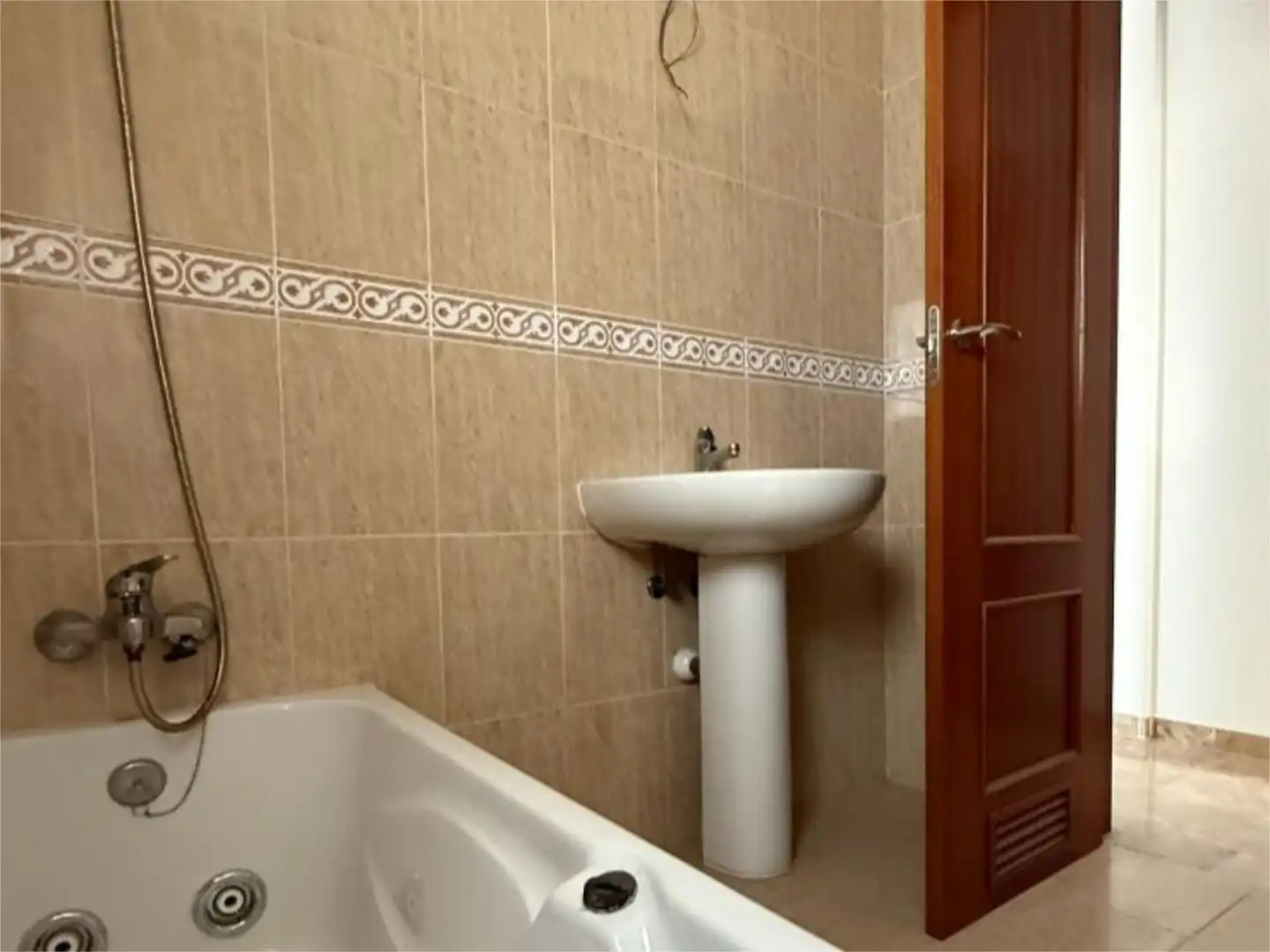 Wohnung zum Verkauf in Calle Larga, 142, La Puebla del Río Badezimmer von Wohnung zum Verkauf in La Puebla del Río mit Abstellraum