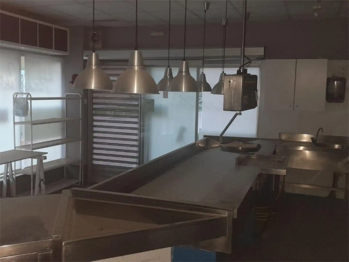 Cuina de Local de lloguer en Zaragoza amb Aire condicionat