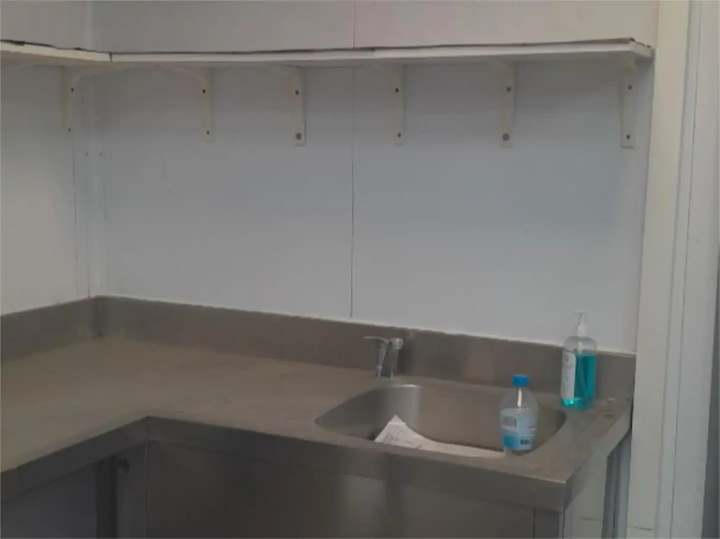 Cuina de Local de lloguer en Zaragoza amb Aire condicionat