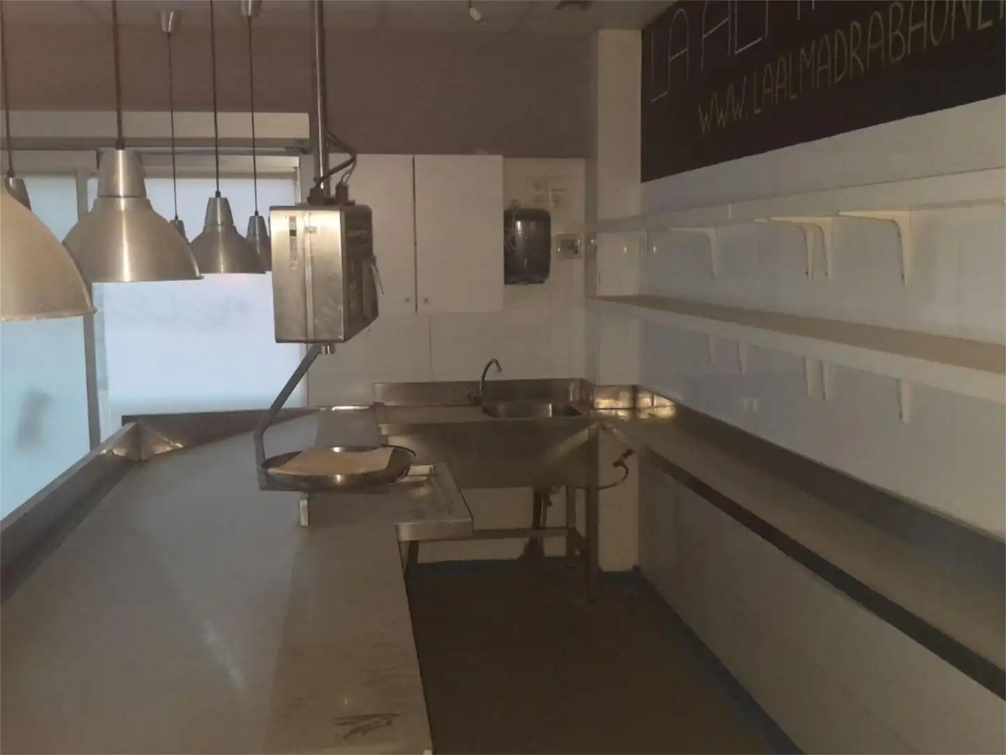 Cuina de Local de lloguer en Zaragoza amb Aire condicionat