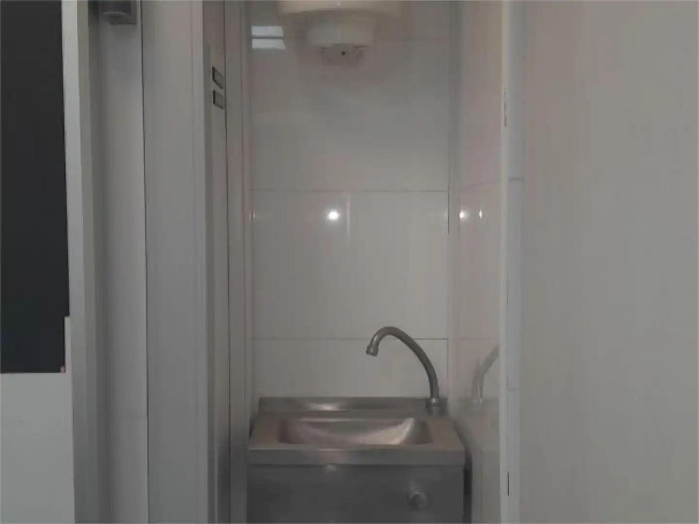 Bany de Local de lloguer en Zaragoza amb Aire condicionat