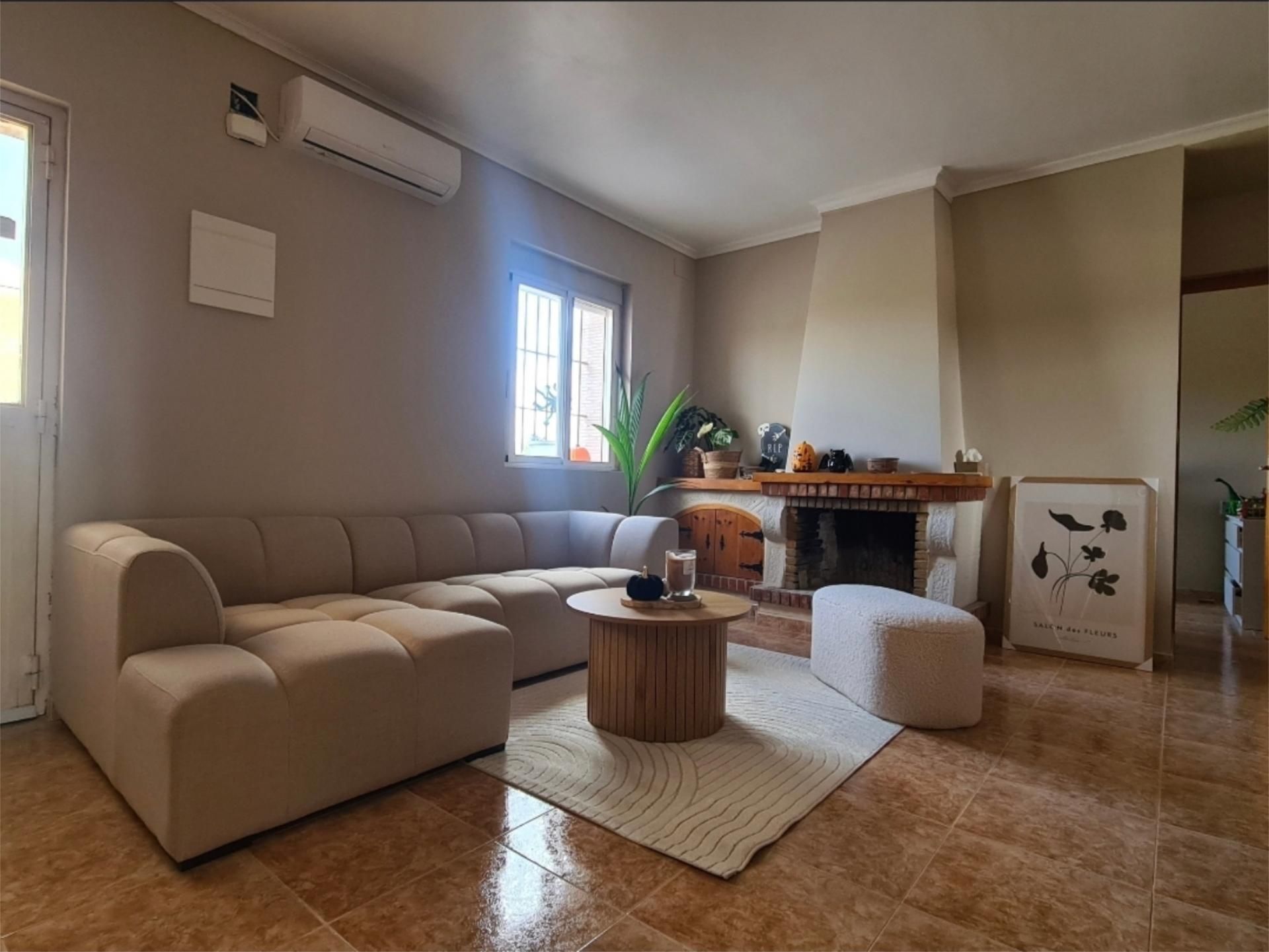 Wohnzimmer von Country house zum verkauf in Granja de Rocamora mit Klimaanlage, Heizung und Privatgarten